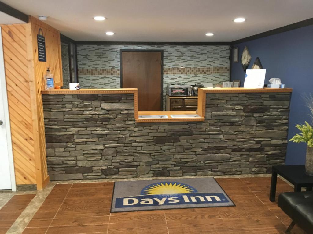 Days Inn by Wyndham Lavonia Main image 2